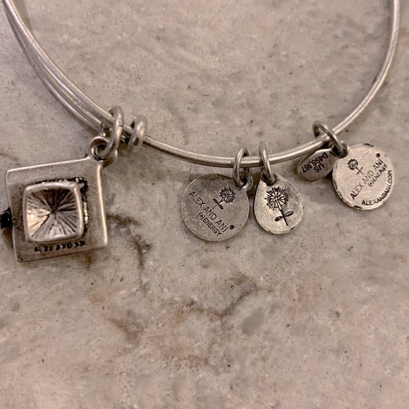 🎓Alex and Ani graduation bracelet NWOT - Picture 3 of 3